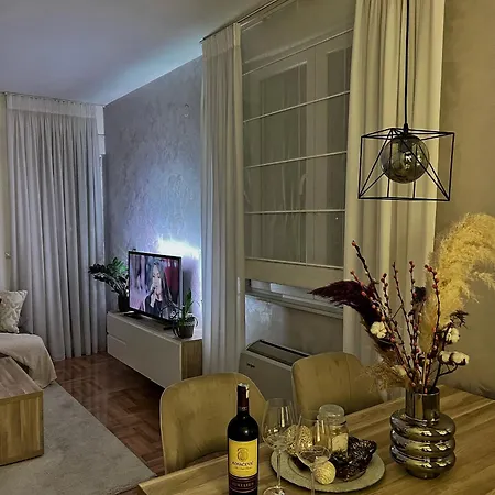 Apartment Monarh *